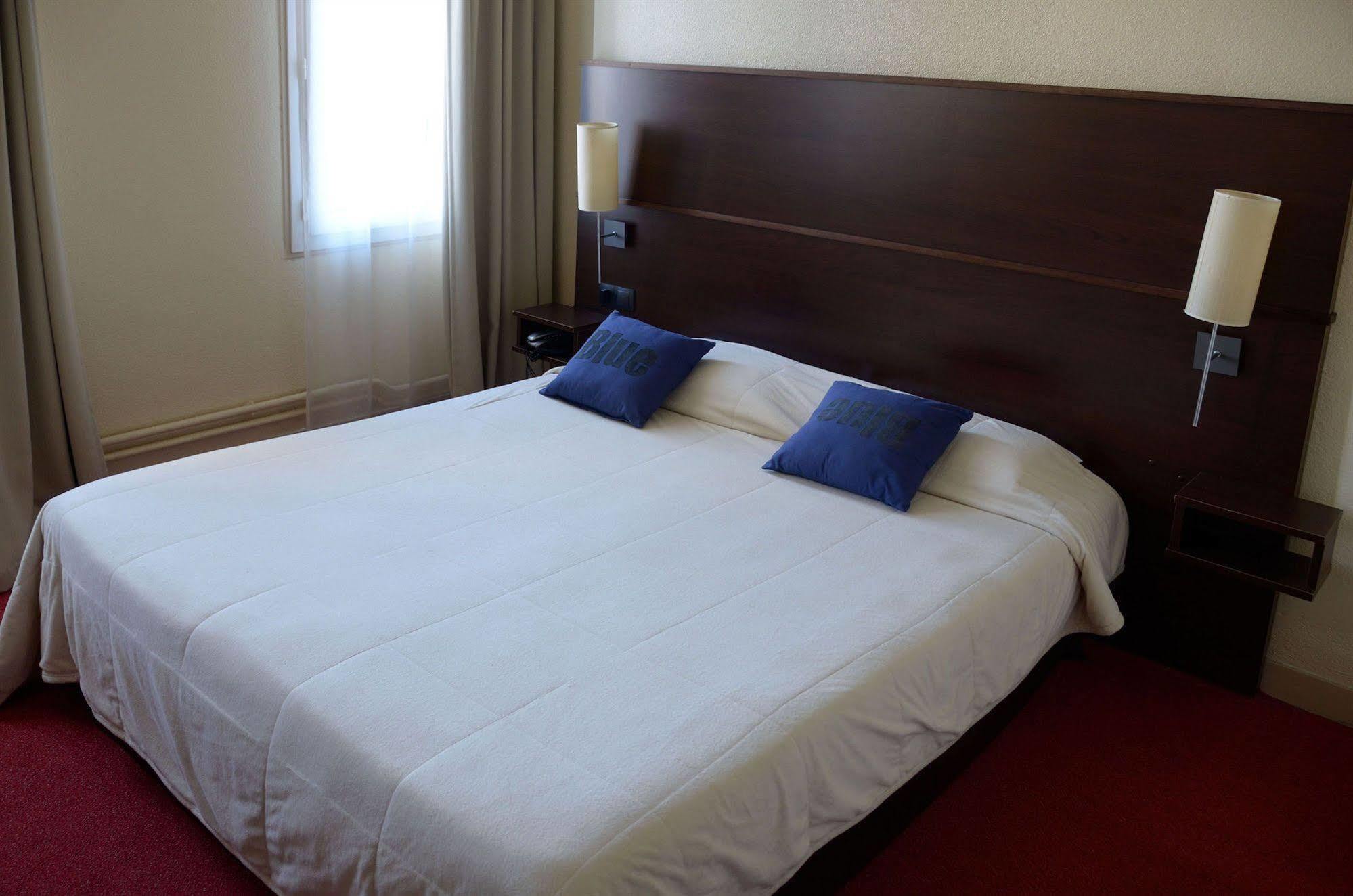 Des Ambassadeurs Hotel 2*